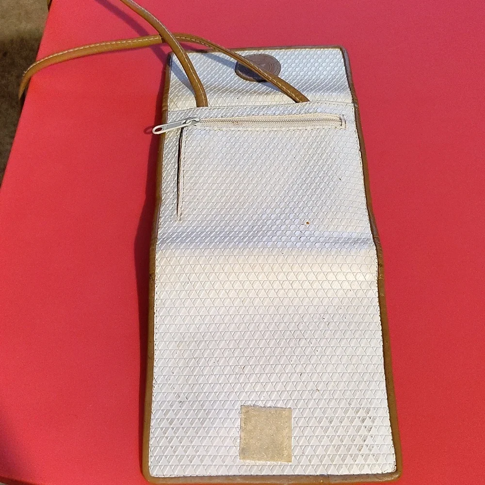 Vtg 80's Liz Claiborne Raised Logo Mini Crossbody Wallet - Picture 5 of 6